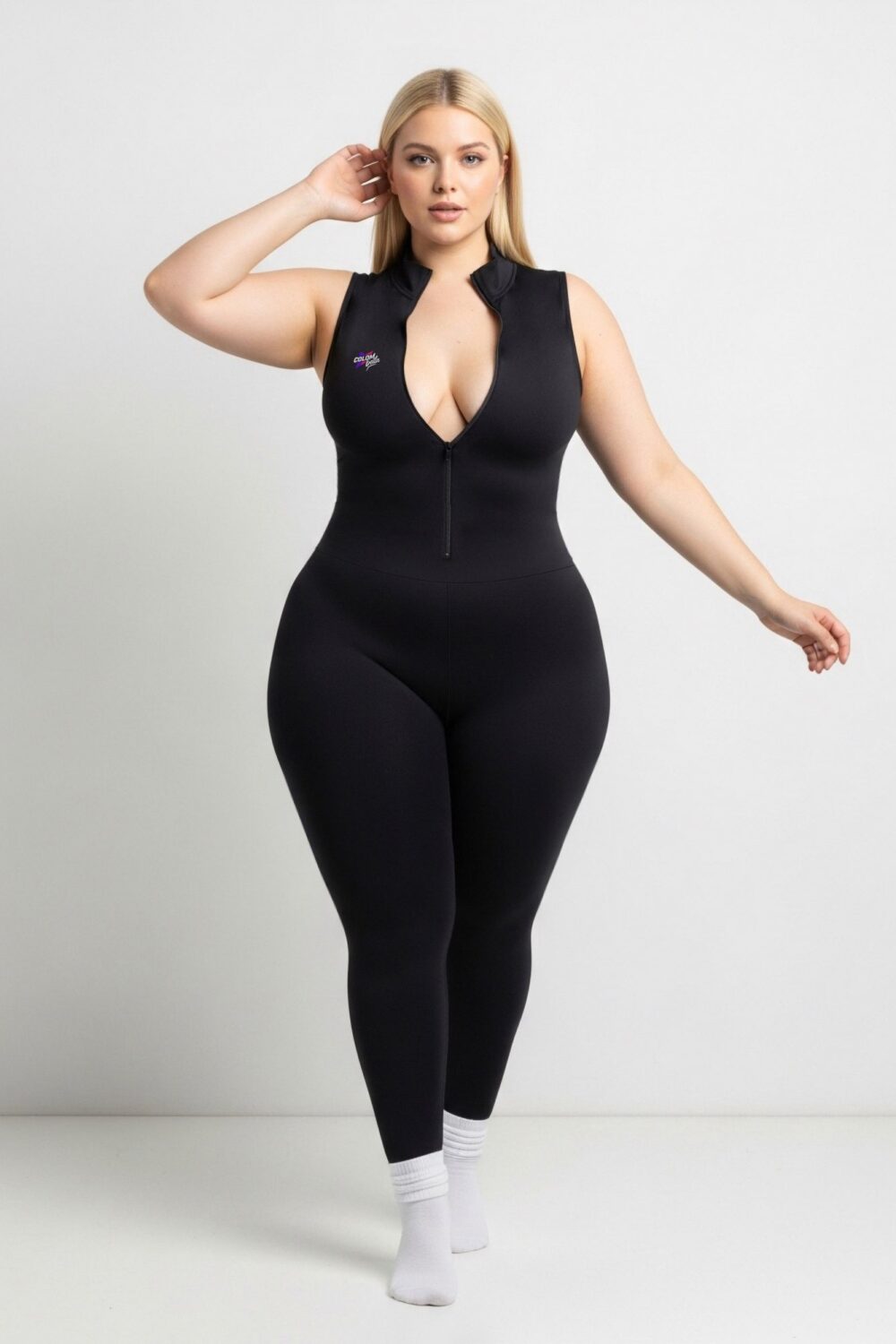 Enterizo negro Encanto ZipSleeveless con manga sisa, pierna larga y cierre frontal.