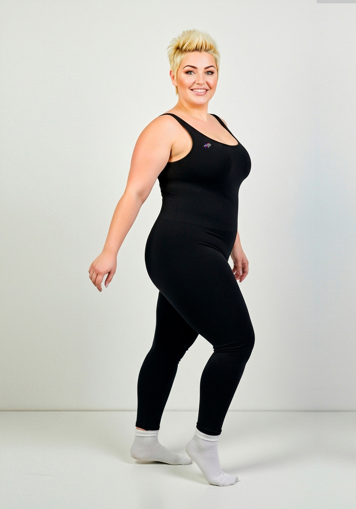 Enterizo negro Luna Classic liso con tirantes rectos y pierna larga.