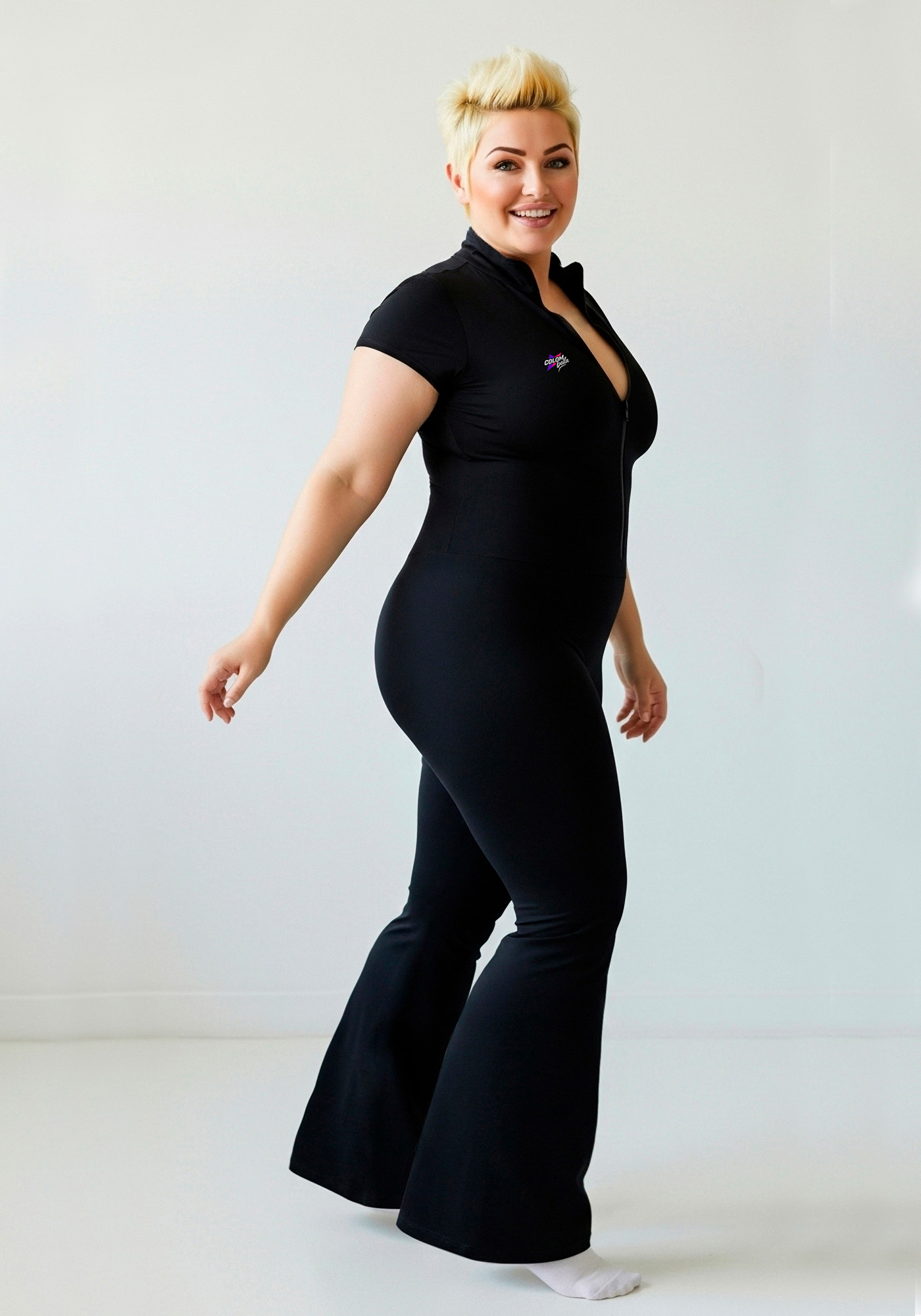 Enterizo negro Sirena ZipCampana con manga corta, cierre frontal y pierna larga acampanada.